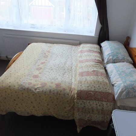 Many Worlds Meet - Eurostar, Wimbledon 30 Mins, Central London, Gatwick 15 Mins - Spacious, Sleeps Up To 16 Plus Cot - Free Wifi, Parking - Next To Lloyd Park, Great For Families, Walkers, Relocators - Ideal For Contractors London Borough of London Borough of Croydon Exteriör bild