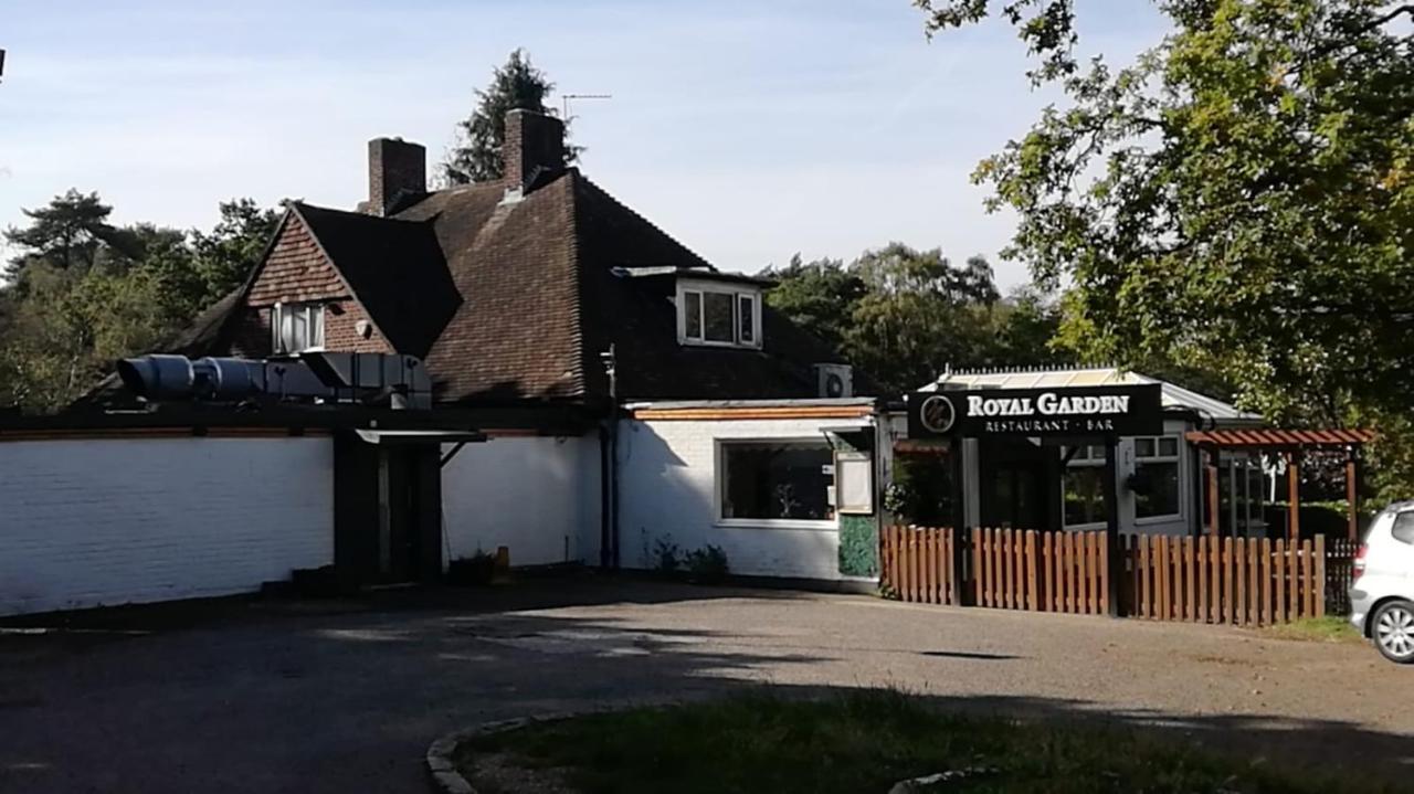 Many Worlds Meet - Eurostar, Wimbledon 30 Mins, Central London, Gatwick 15 Mins - Spacious, Sleeps Up To 16 Plus Cot - Free Wifi, Parking - Next To Lloyd Park, Great For Families, Walkers, Relocators - Ideal For Contractors London Borough of London Borough of Croydon Exteriör bild