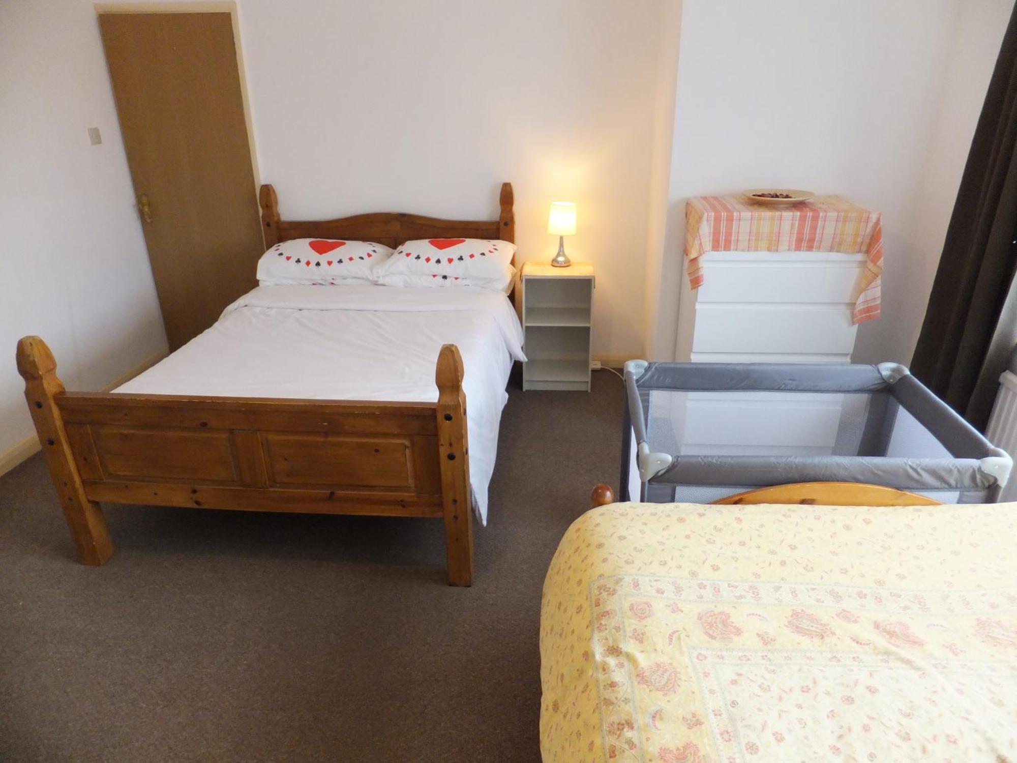 Many Worlds Meet - Eurostar, Wimbledon 30 Mins, Central London, Gatwick 15 Mins - Spacious, Sleeps Up To 16 Plus Cot - Free Wifi, Parking - Next To Lloyd Park, Great For Families, Walkers, Relocators - Ideal For Contractors London Borough of London Borough of Croydon Exteriör bild