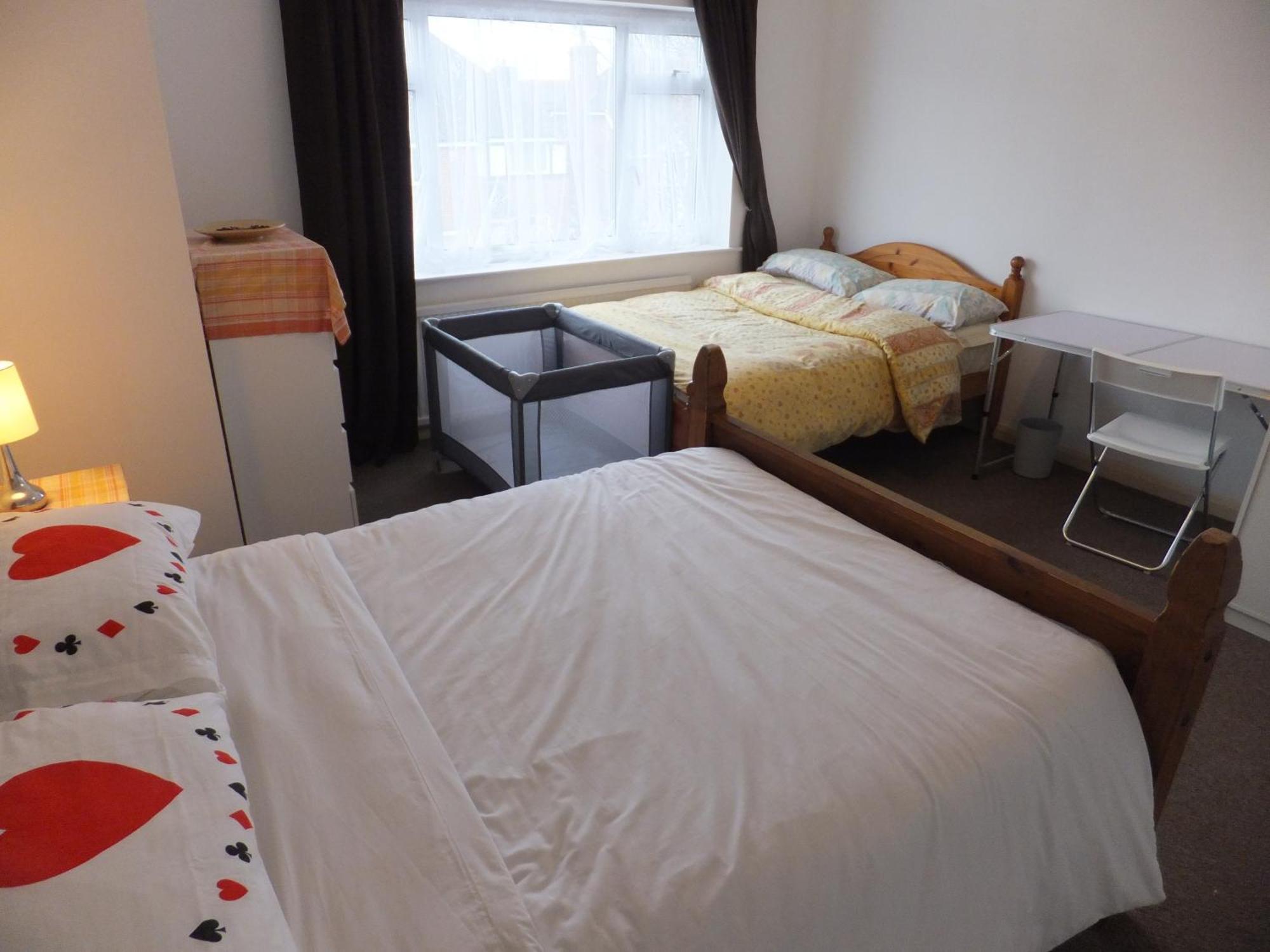 Many Worlds Meet - Eurostar, Wimbledon 30 Mins, Central London, Gatwick 15 Mins - Spacious, Sleeps Up To 16 Plus Cot - Free Wifi, Parking - Next To Lloyd Park, Great For Families, Walkers, Relocators - Ideal For Contractors London Borough of London Borough of Croydon Exteriör bild