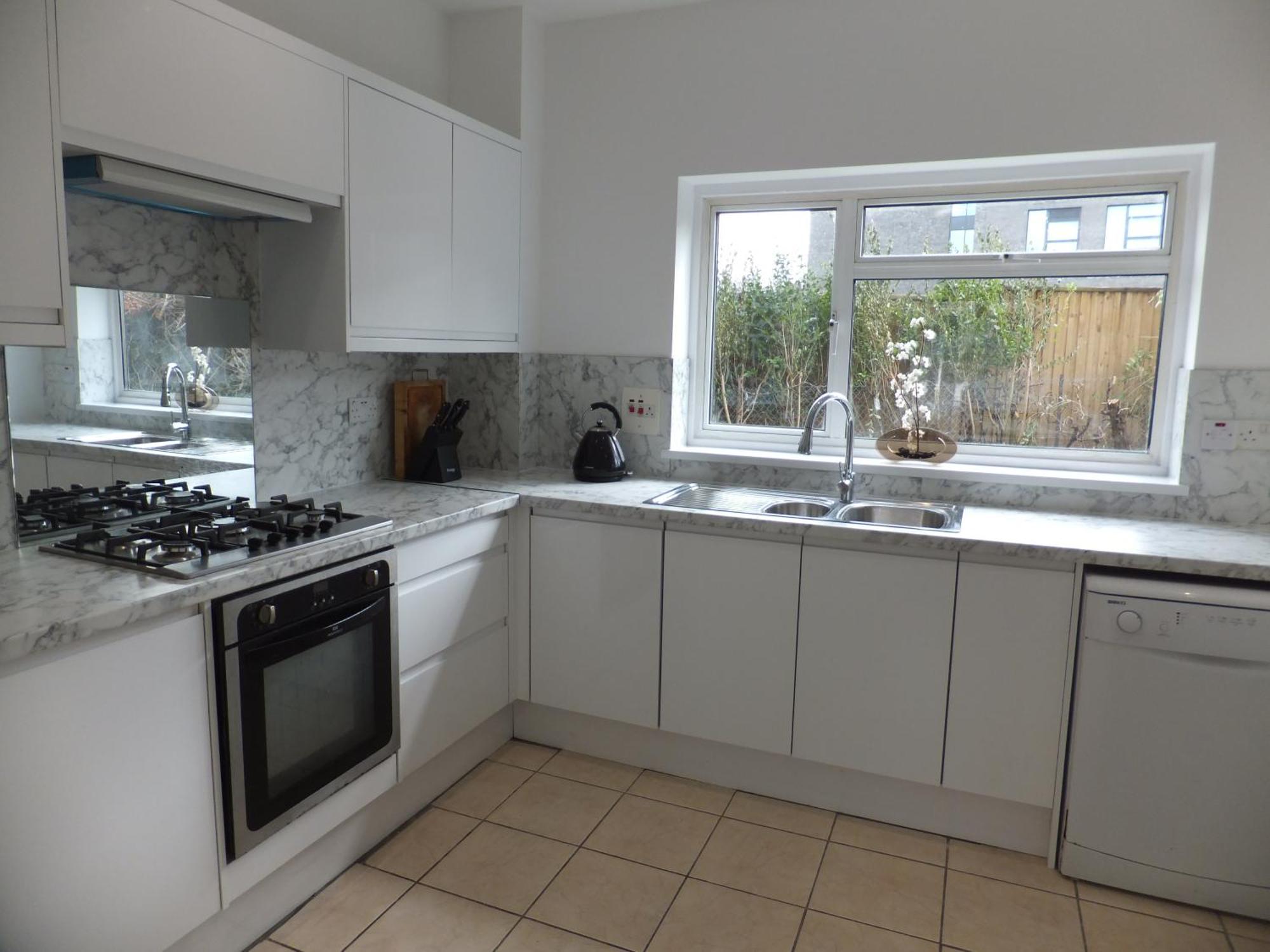 Many Worlds Meet - Eurostar, Wimbledon 30 Mins, Central London, Gatwick 15 Mins - Spacious, Sleeps Up To 16 Plus Cot - Free Wifi, Parking - Next To Lloyd Park, Great For Families, Walkers, Relocators - Ideal For Contractors London Borough of London Borough of Croydon Exteriör bild
